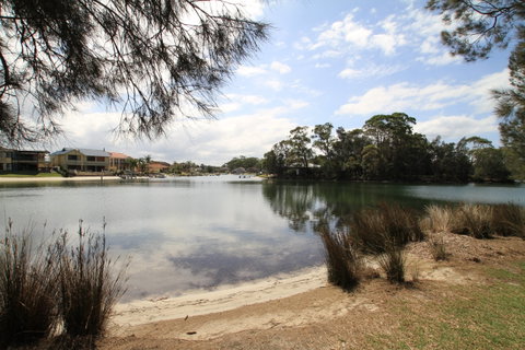 Ray Of Sunshine-Waterfront Reserve - Hervey Bay Accommodation 1