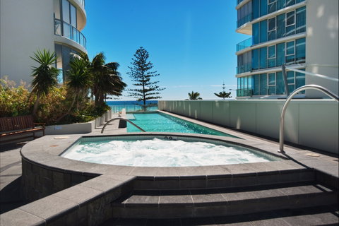 Reflections Coolangatta Beach - Hervey Bay Accommodation 1