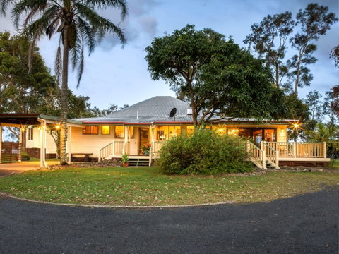 Riverside Holiday Retreat Yamba - Hervey Bay Accommodation 1