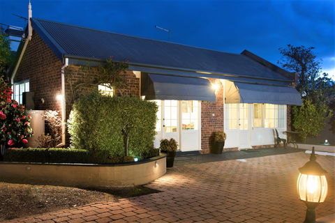 Rose Cottage - Tourism Hervey Bay 0