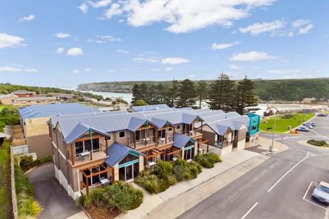 Sea Foam Villas - Hervey Bay Accommodation 0