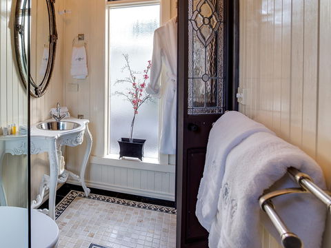 Silverleaf Cottage - Hervey Bay Accommodation 2