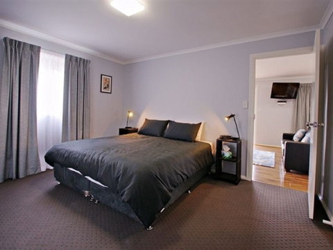 Starline Alpaca Farm Stay - Hervey Bay Accommodation 0