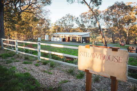 Strawhouse - Hervey Bay Accommodation 0