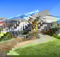 Summer Home - Our Place at Bright - Hervey Bay Accommodation