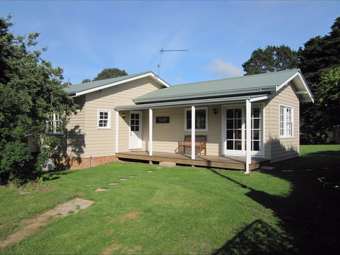 Sutton Forest Cottage - Hervey Bay Accommodation 0