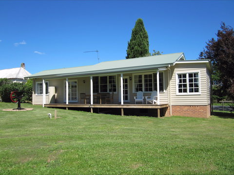 Sutton Forest Cottage - Hervey Bay Accommodation 1
