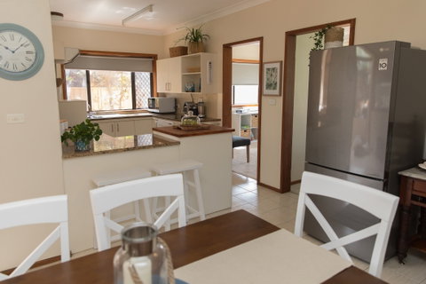 Taranaki Beach Unit - Hervey Bay Accommodation 0