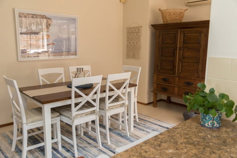 Taranaki Beach Unit - Hervey Bay Accommodation 2