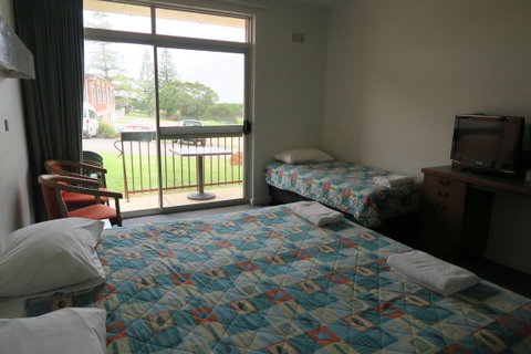 Tathra Hotel - Motel - Hervey Bay Accommodation 2