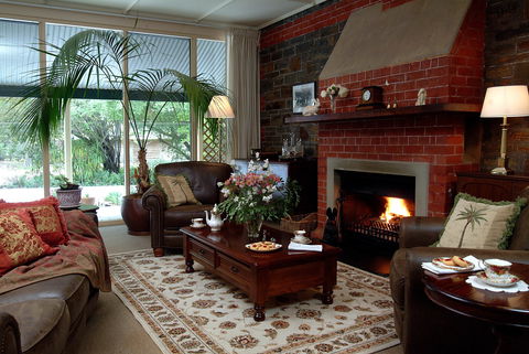 The Lodge Country House - Hervey Bay Accommodation 1