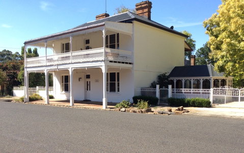 The White House, Carcoar - Hervey Bay Accommodation 0