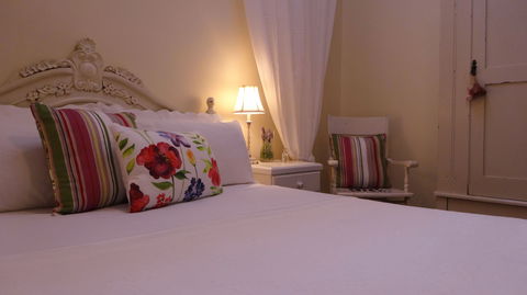 The Globe Inn - Hervey Bay Accommodation 0