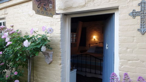 The Globe Inn - Hervey Bay Accommodation 2
