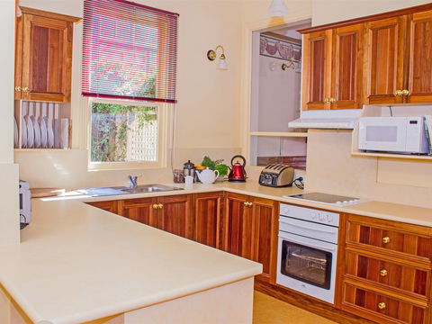 The Duck House - Hervey Bay Accommodation 2