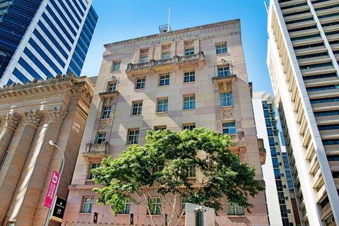 ULTIQA Rothbury Hotel - Tourism Hervey Bay 0