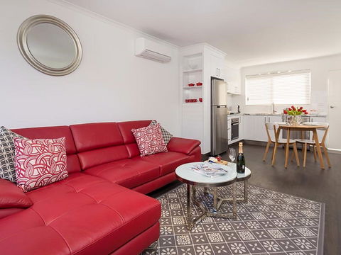 Understated Elegance - Affordable Luxury - Tourism Hervey Bay 0