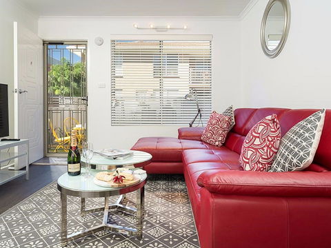 Understated Elegance - Affordable Luxury - Tourism Hervey Bay 2
