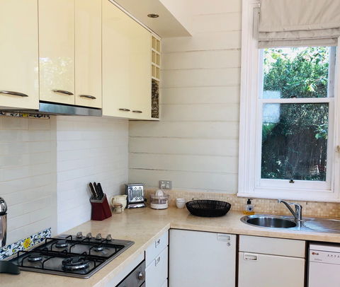 1880s Kananook Heritage House - Hervey Bay Accommodation 2