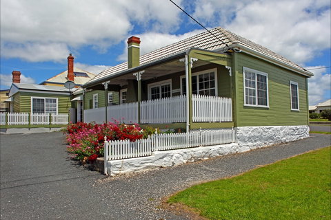 Abbey's 'The Green House' - Hervey Bay Accommodation 0
