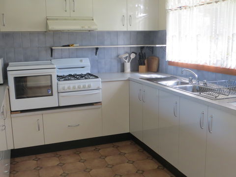 Annies Holiday Units - Hervey Bay Accommodation 1