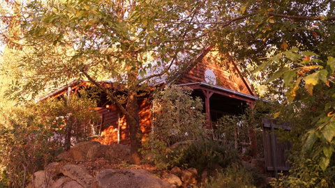 Artscape Cottage Beechworth - Hervey Bay Accommodation 0