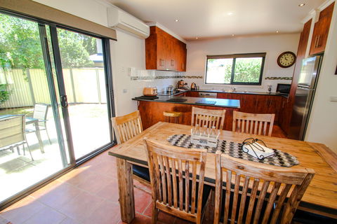 Avignon In Bright - Tourism Hervey Bay 2