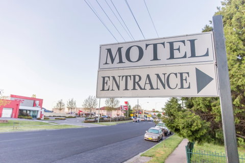 Bathurst Motor Inn - Hervey Bay Accommodation 0