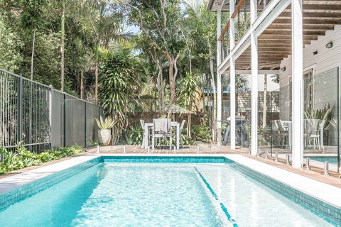 Beach Chalet - Hervey Bay Accommodation 0