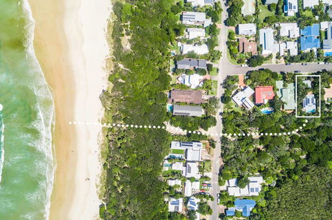 Beach Chalet - Hervey Bay Accommodation 2