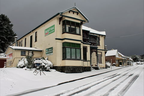 Bischoff Hotel - Hervey Bay Accommodation 0