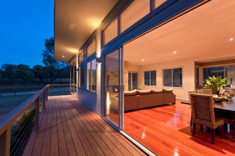 Blue  Cliff Retreat - Hervey Bay Accommodation 2