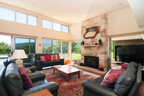 Bottlebrush Lodge - Tourism Hervey Bay 0