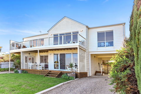 Breezes - Underwood Avenue Goolwa Beach - Hervey Bay Accommodation 0