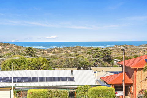 Breezes - Underwood Avenue Goolwa Beach - Hervey Bay Accommodation 1