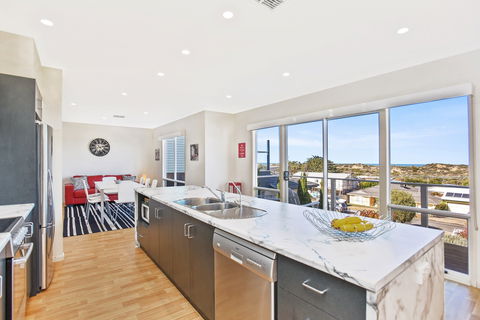 Breezes - Underwood Avenue Goolwa Beach - Hervey Bay Accommodation 2