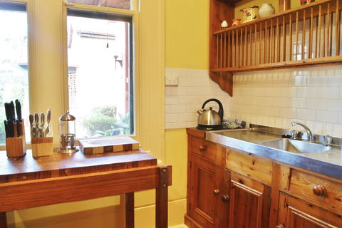 Buxton Manor - Garden And Loft Apartment - Hervey Bay Accommodation 2