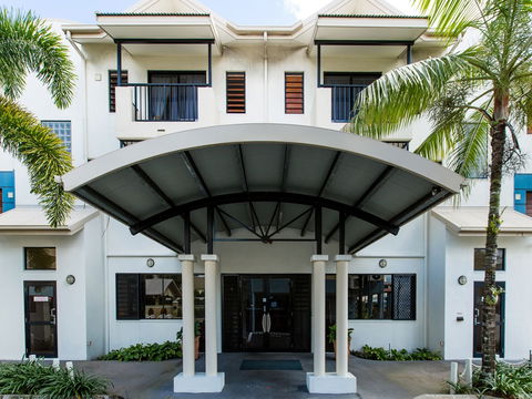 Cairns Queens Court - Hervey Bay Accommodation 1