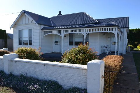 Calgary Accommodation & Killara Accommodation - Hervey Bay Accommodation 0