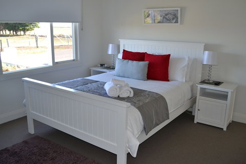 Calgary Accommodation & Killara Accommodation - Hervey Bay Accommodation 1