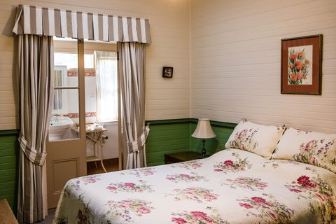 Capers Cottage - Hervey Bay Accommodation 1