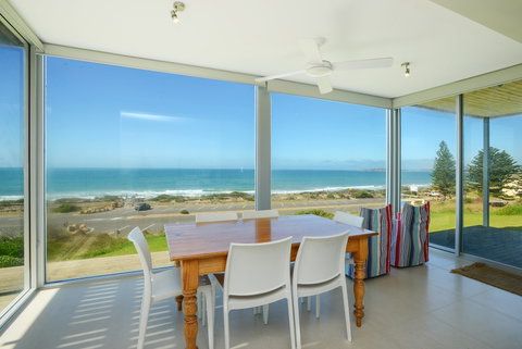 Chiton On The Rocks - Breathtaking Panoramic Coastal Views - Hervey Bay Accommodation 0