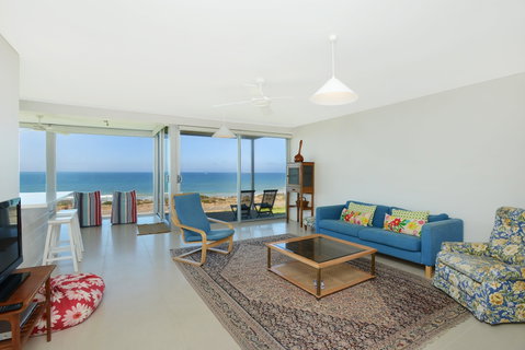 Chiton On The Rocks - Breathtaking Panoramic Coastal Views - Hervey Bay Accommodation 2