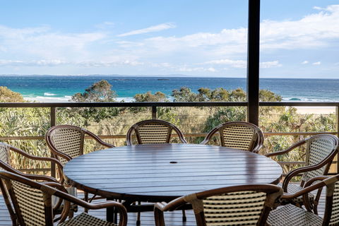 Claytons On Cylinder Beach Front Apartments - Hervey Bay Accommodation 2