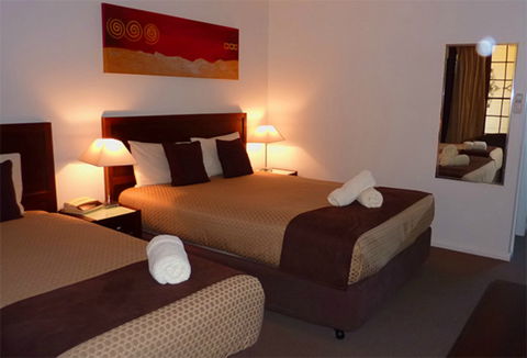 Colonial Lodge Motor Inn - Hervey Bay Accommodation 1