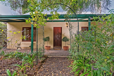 Country Pleasures Bed And Breakfast - Hervey Bay Accommodation 1