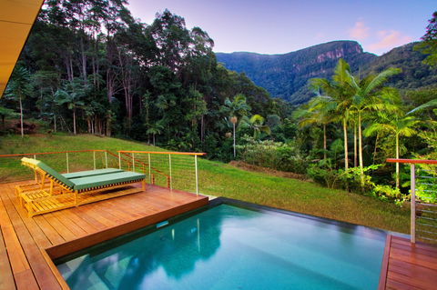 Crystal Creek Rainforest Retreat - Hervey Bay Accommodation 1