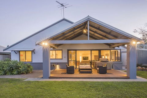 Dave's Digs - Hervey Bay Accommodation 0