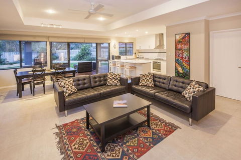 Dave's Digs - Hervey Bay Accommodation 1