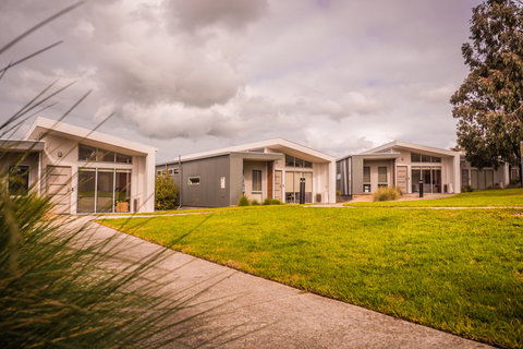 Deakin Waurn Ponds Units - Tourism Hervey Bay 1